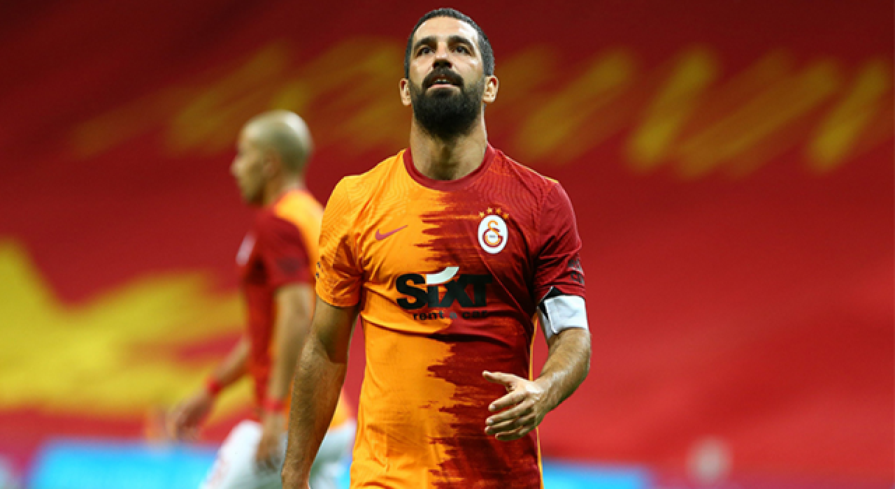 Beklenen oldu! Arda Turan Galatasaray'da kaldı