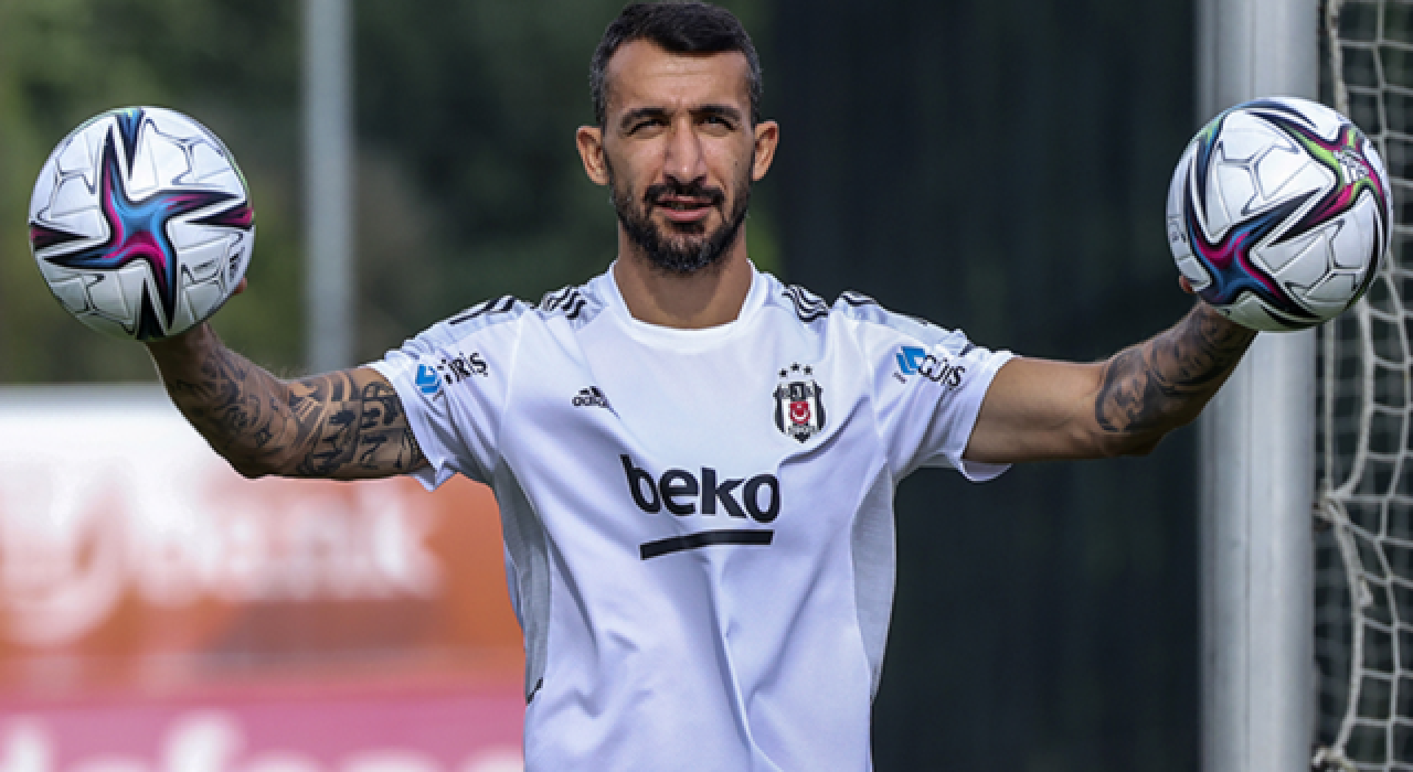 Beşiktaş'ın yeni transferi Mehmet Topal: "20 yaşındaki gibi heyecanlıyım"