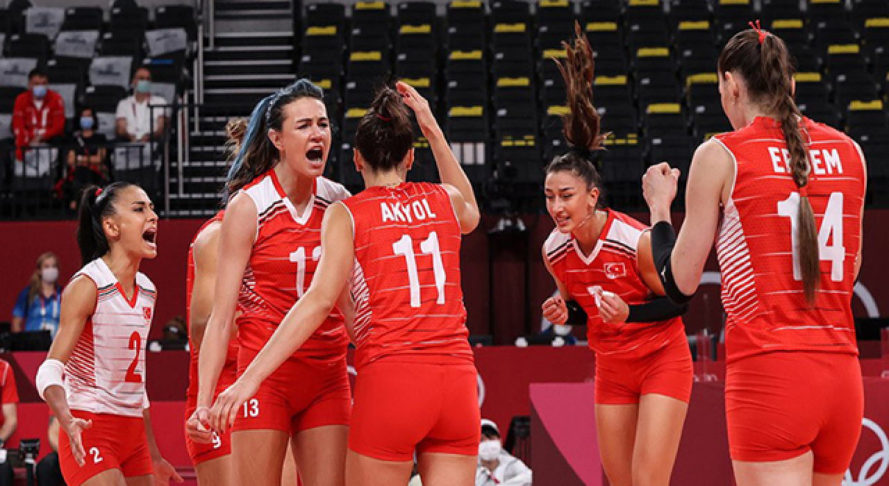 2020 Tokyo Olimpiyatlarında Türk Voleybol Takımı ABD'ye 3-2 kaybetti