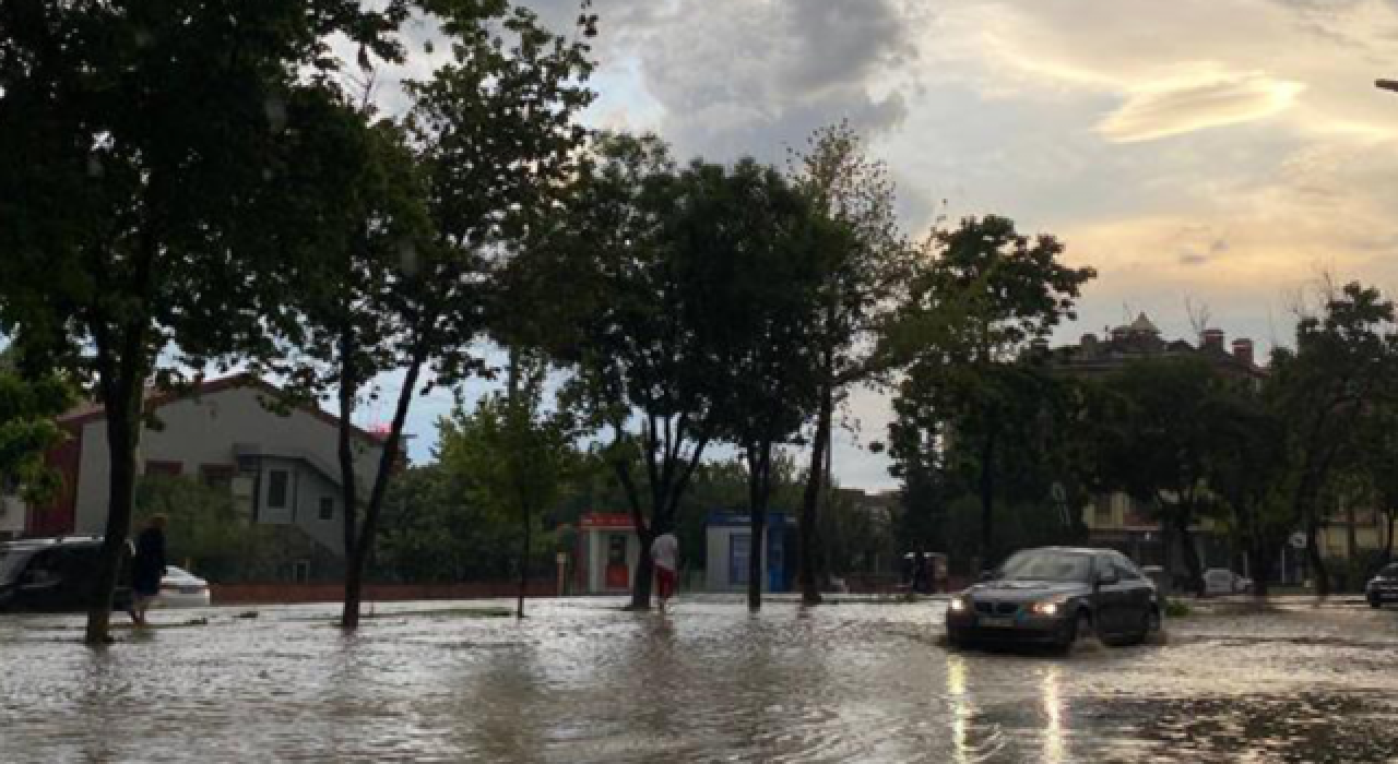 Edirne'de kuvvetli sağanak, dolu ve fırtına