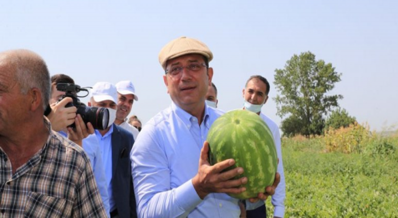 Ekrem İmamoğlu kasketini taktı, yılın ilk hasadını yaptı