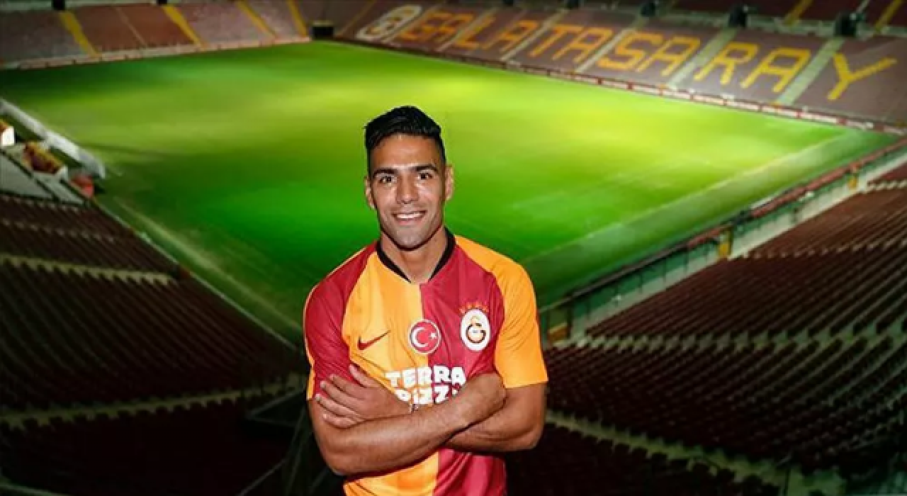 Galatasaray, Falcao ile yollarını ayırmak için formül arıyor