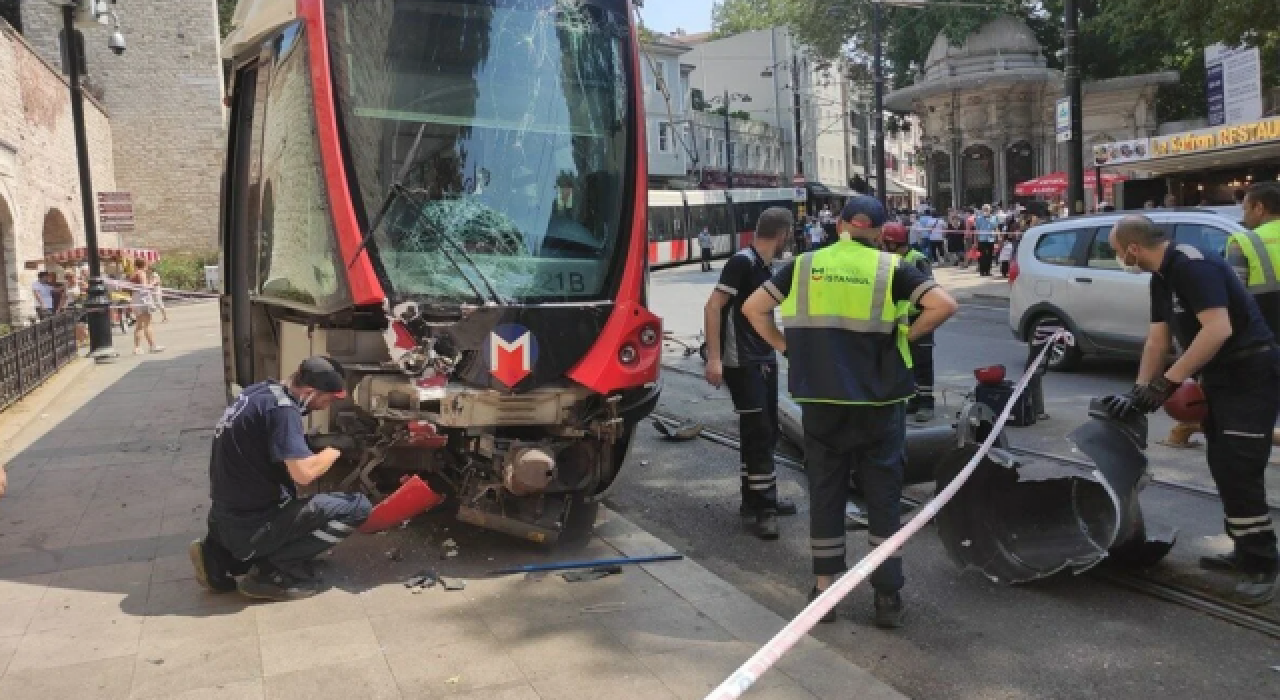 İstanbul'da tramvay raydan çıktı