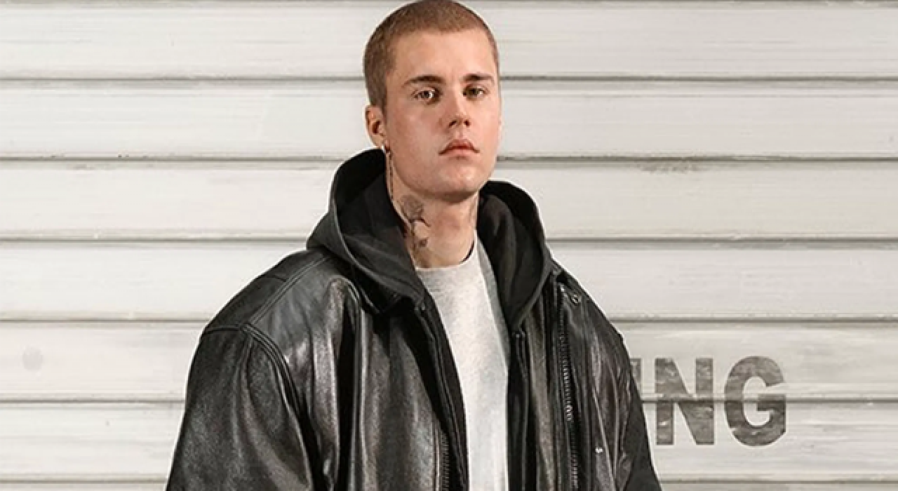 Justin Bieber moda reklamı için kamera karşısında