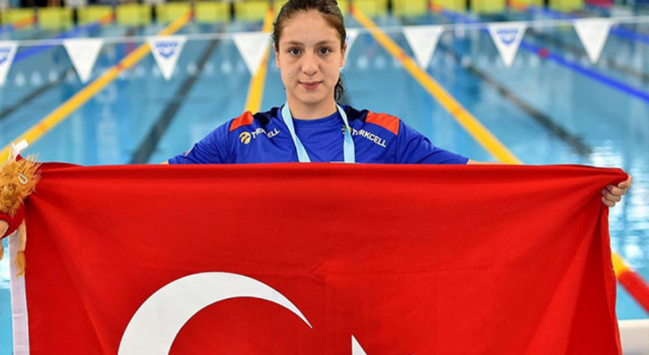 Milli yüzücü Merve Tuncel'den Avrupa rekoru