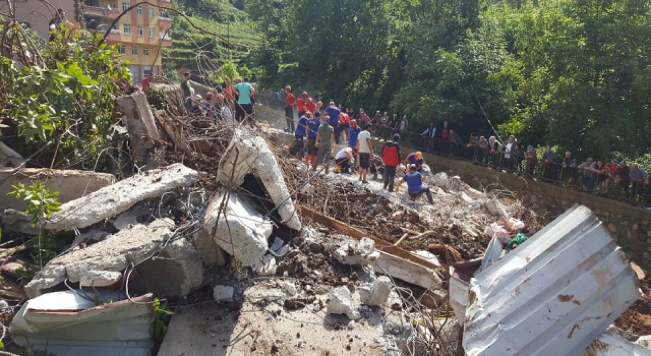 Rize'de selin ağır bilançosu: 47 bina yıkıldı, 99 binada ağır hasar