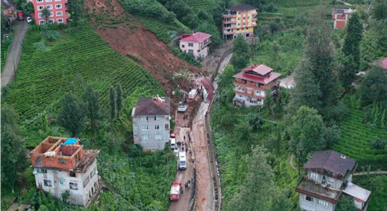 Rize'de yüzün üzerinde haneye tahliye