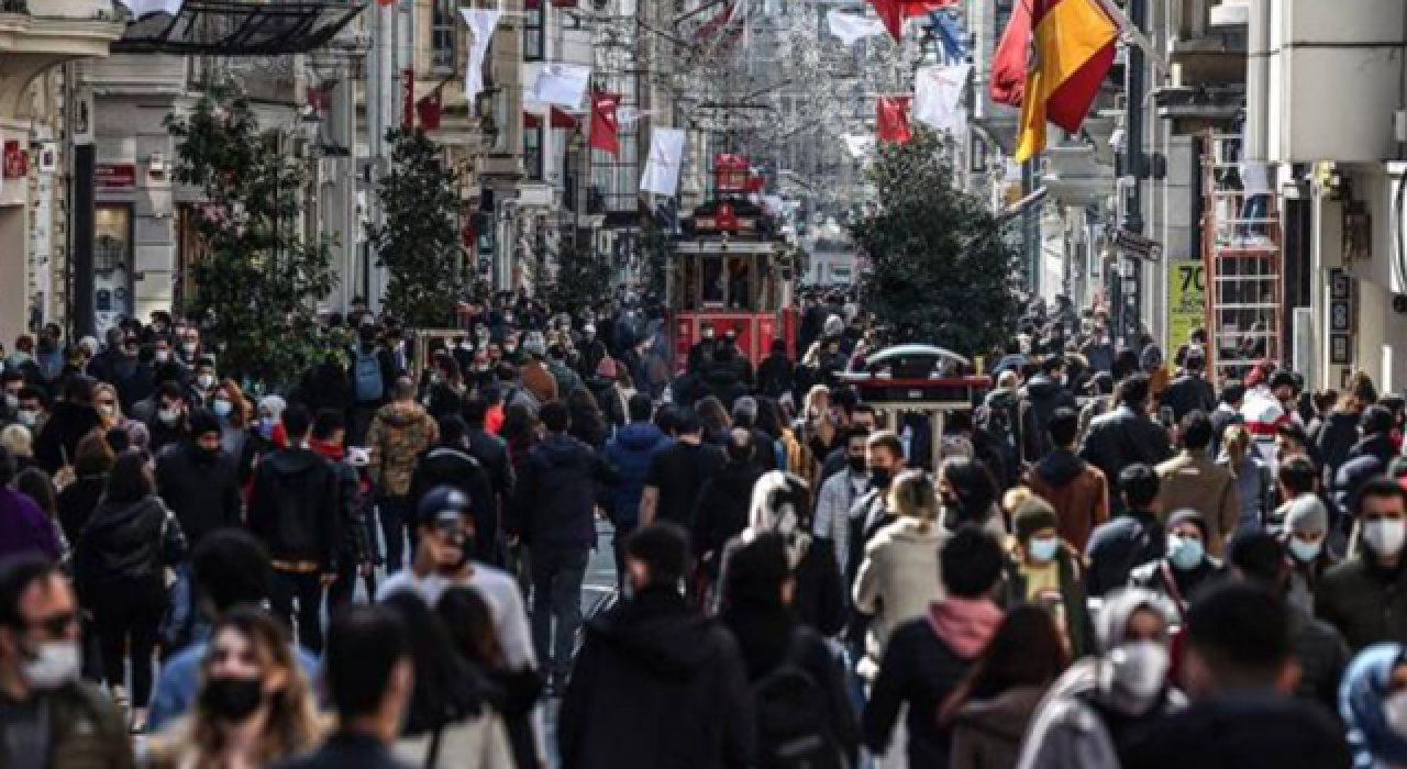 Türkiye'de koronavirüs: Vaka sayısı 5 binin altına indi