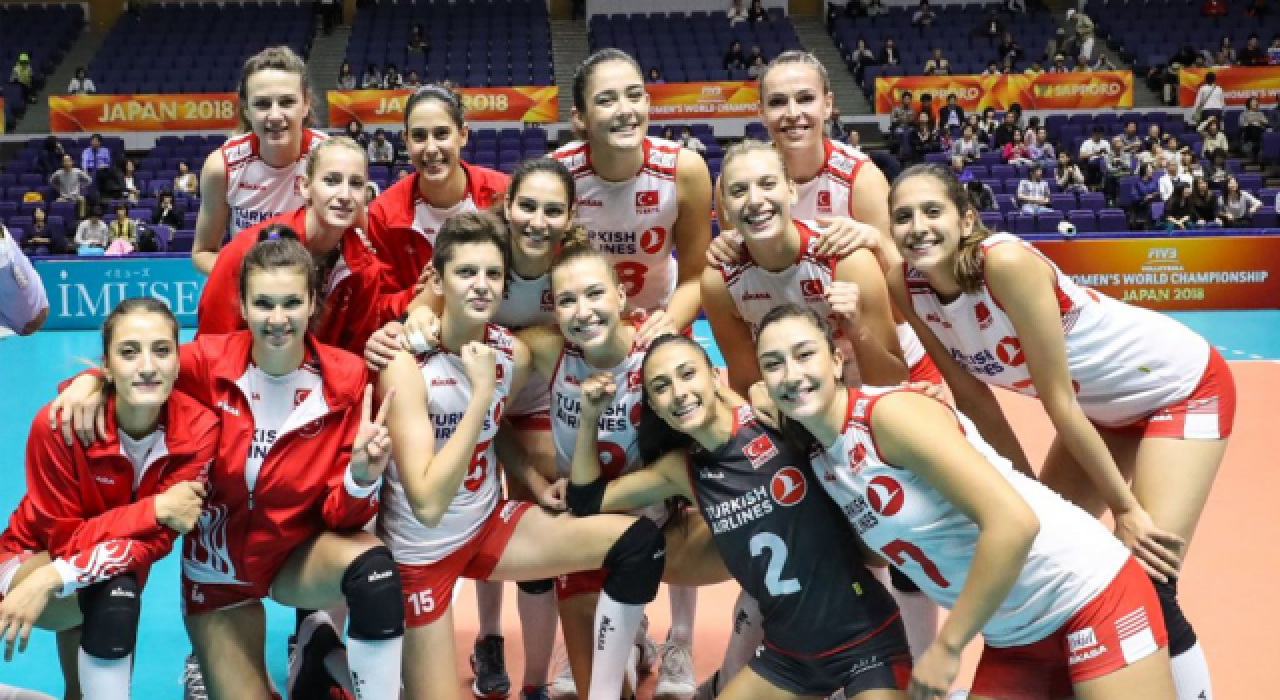 Ukrayna-Türkiye voleybol maçında baş hakem baygınlık geçirdi