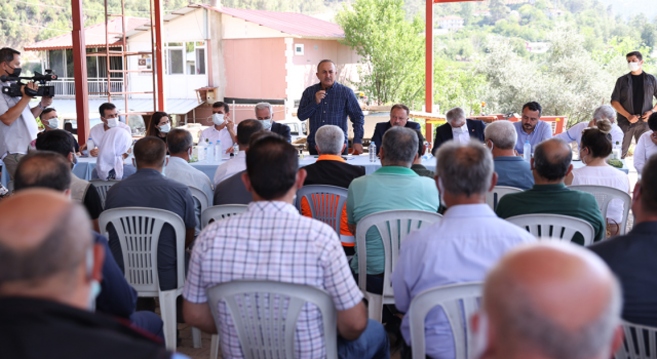 Çavuşoğlu, Isparta'da yangından zarar gören köyü ziyaret etti