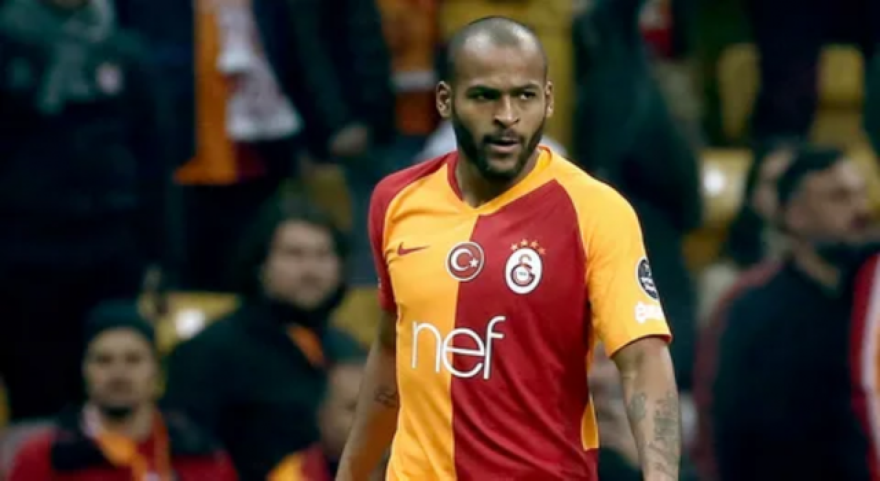 Galatasaray maçında olay! Kendi takım arkadaşına önce kafa sonra yumruk attı