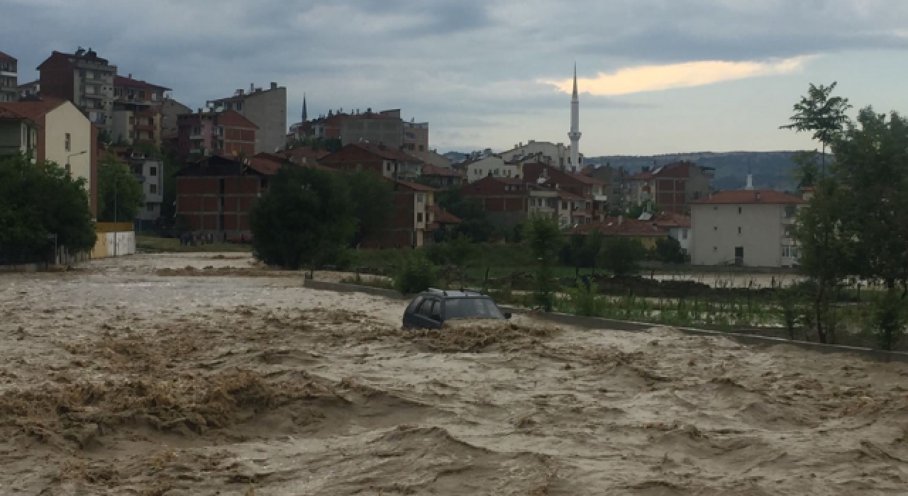 Kastamonu'daki selde hayatını kaybedenlerin sayısı 5'e yükseldi!