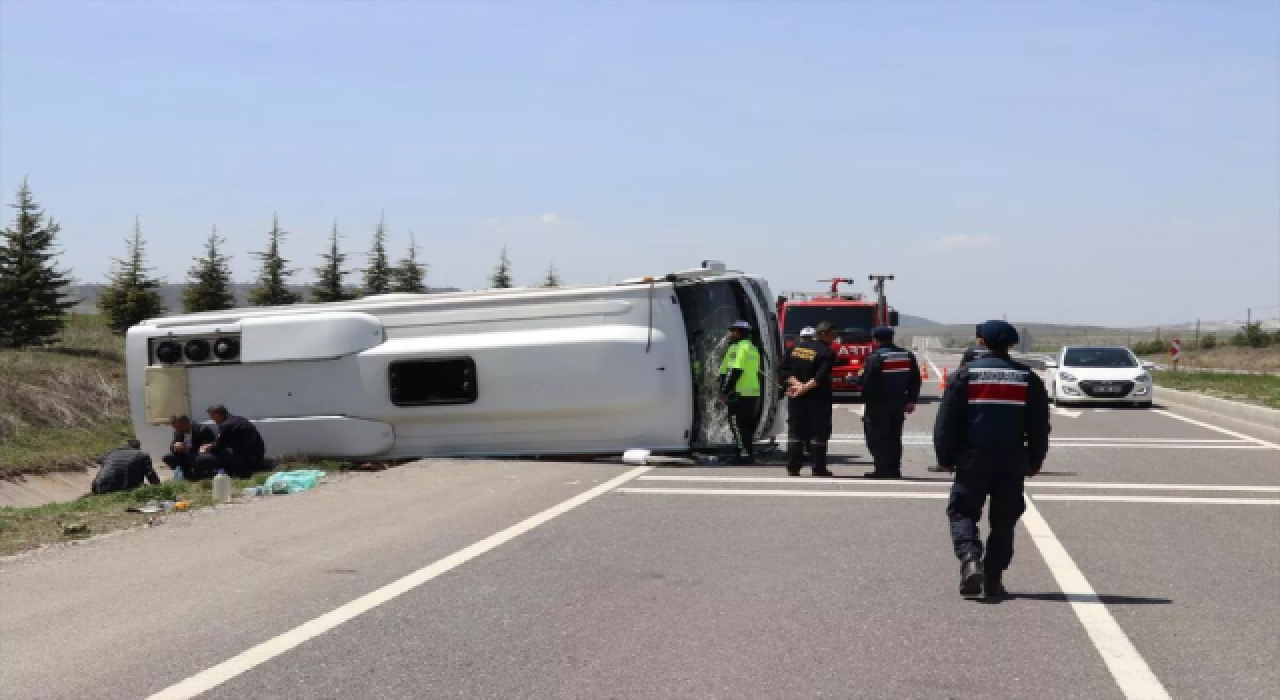 Kayseri'de midibüs şarampole devrildi