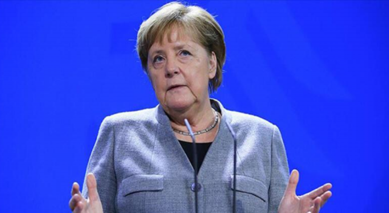 Merkel: Taliban'la görüşülmeli