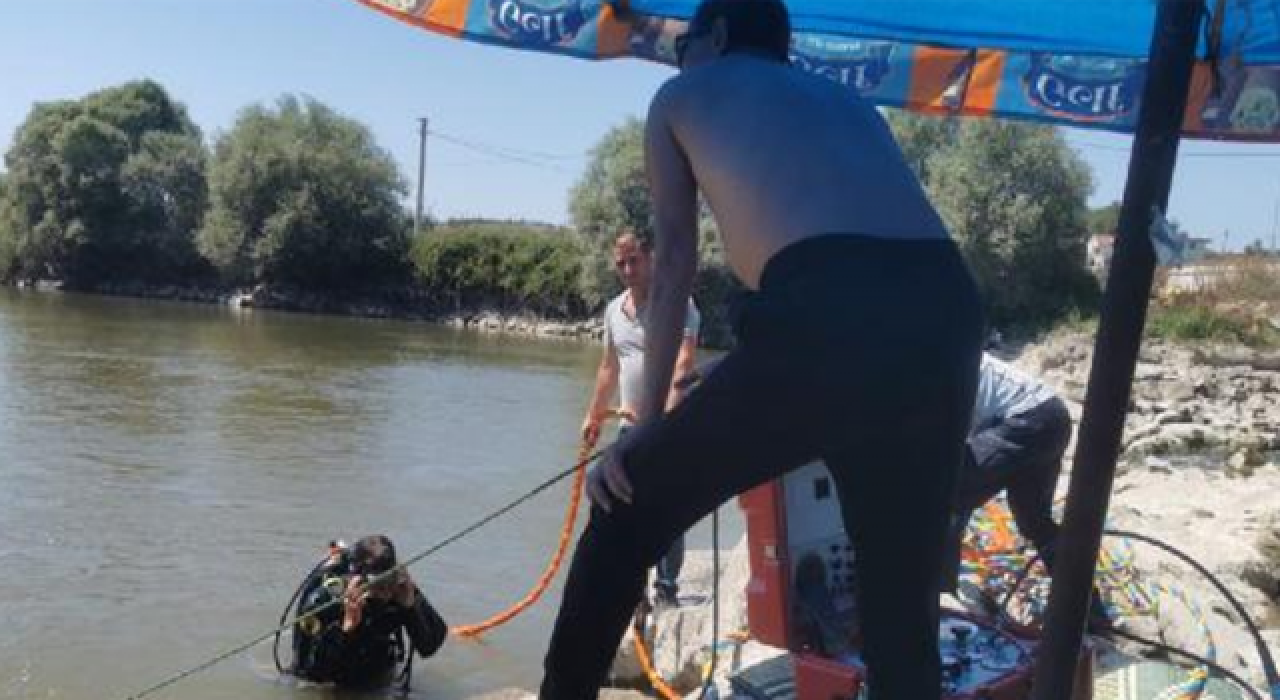 Sakarya Nehri'nde kaybolan 23 yaşındaki genç, dalgıçlarla aranıyor