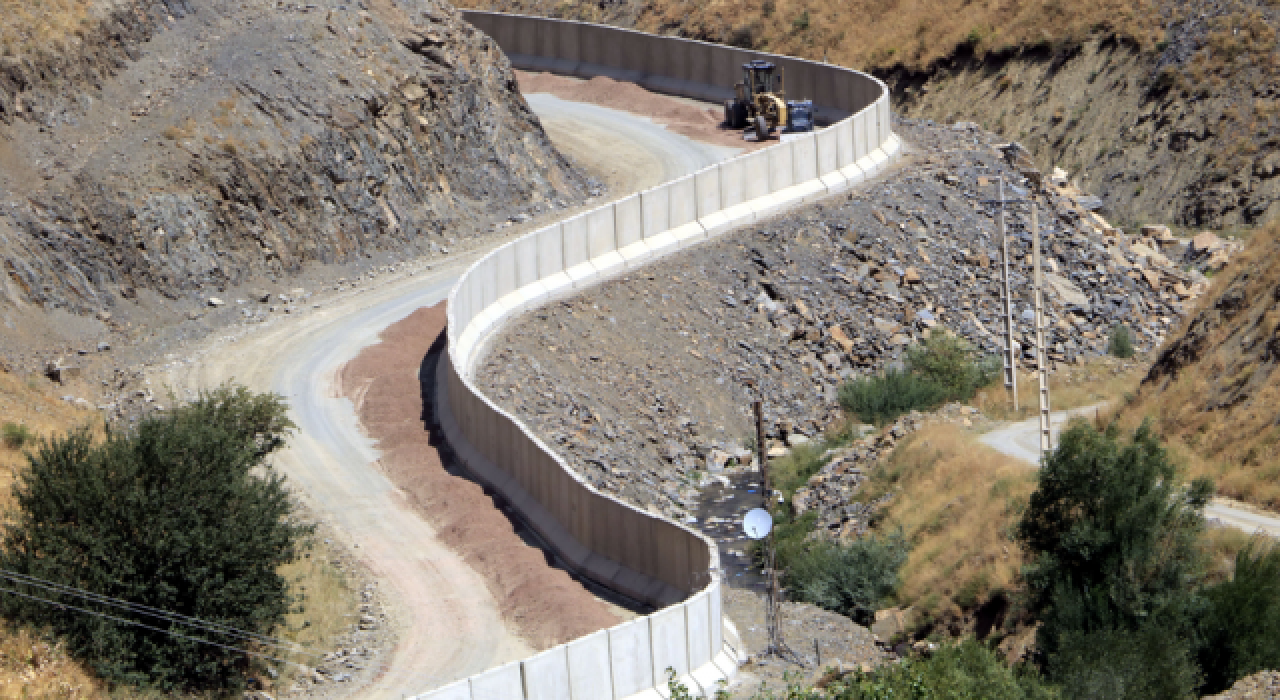 Yüksekova- İran sınır hattına 43 kilometre beton duvar örüldü