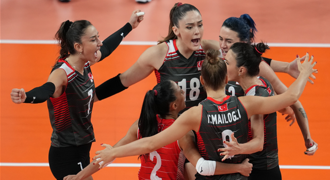 A Milli Kadın Voleybol Takımı'nın Avrupa Şampiyonası yarı finalindeki rakibi belli oldu