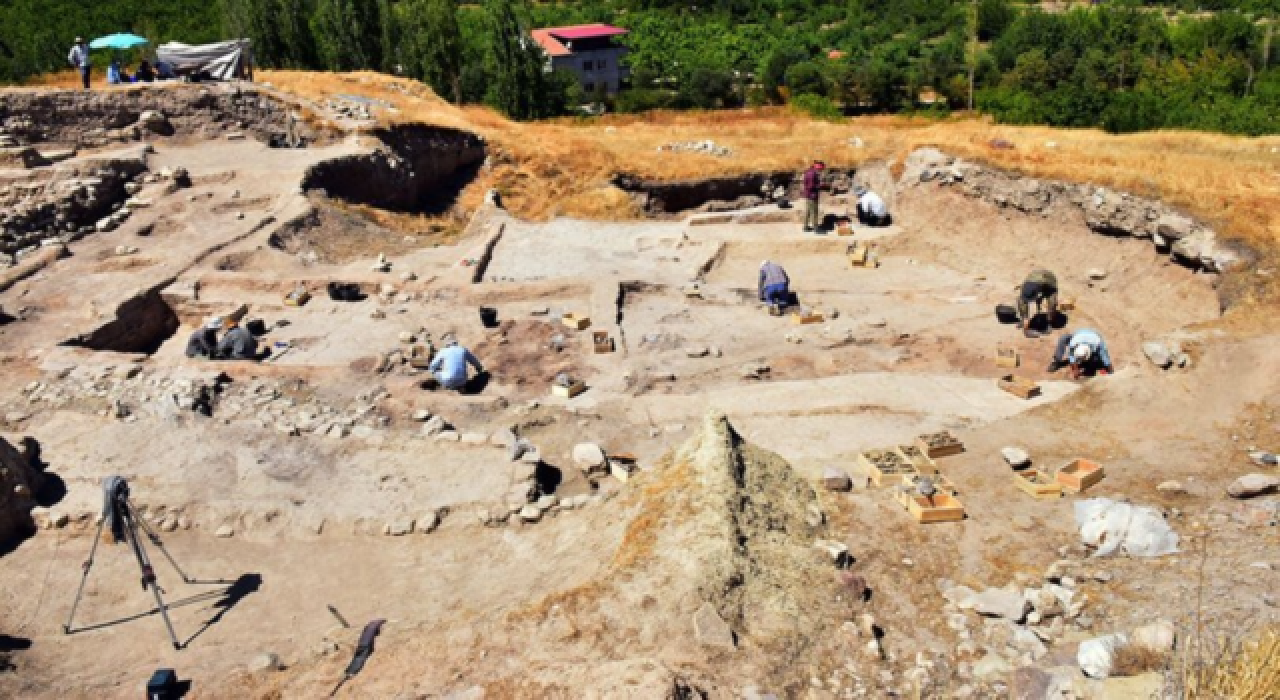 Arslantepe Höyüğü'nde mezarlar ve ev kalıntıları bulundu