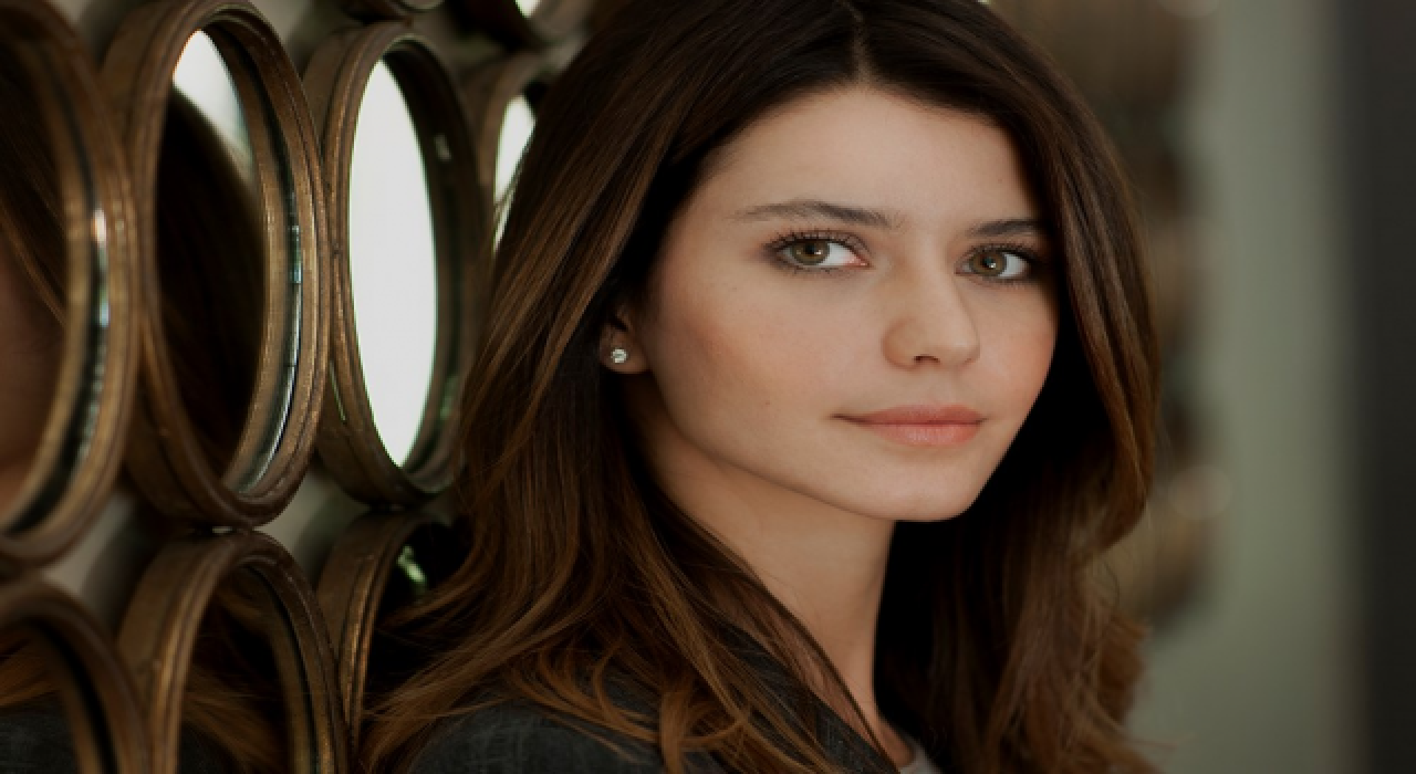 Beren Saat ilk aşkının kardeşinin düğününe katıldı