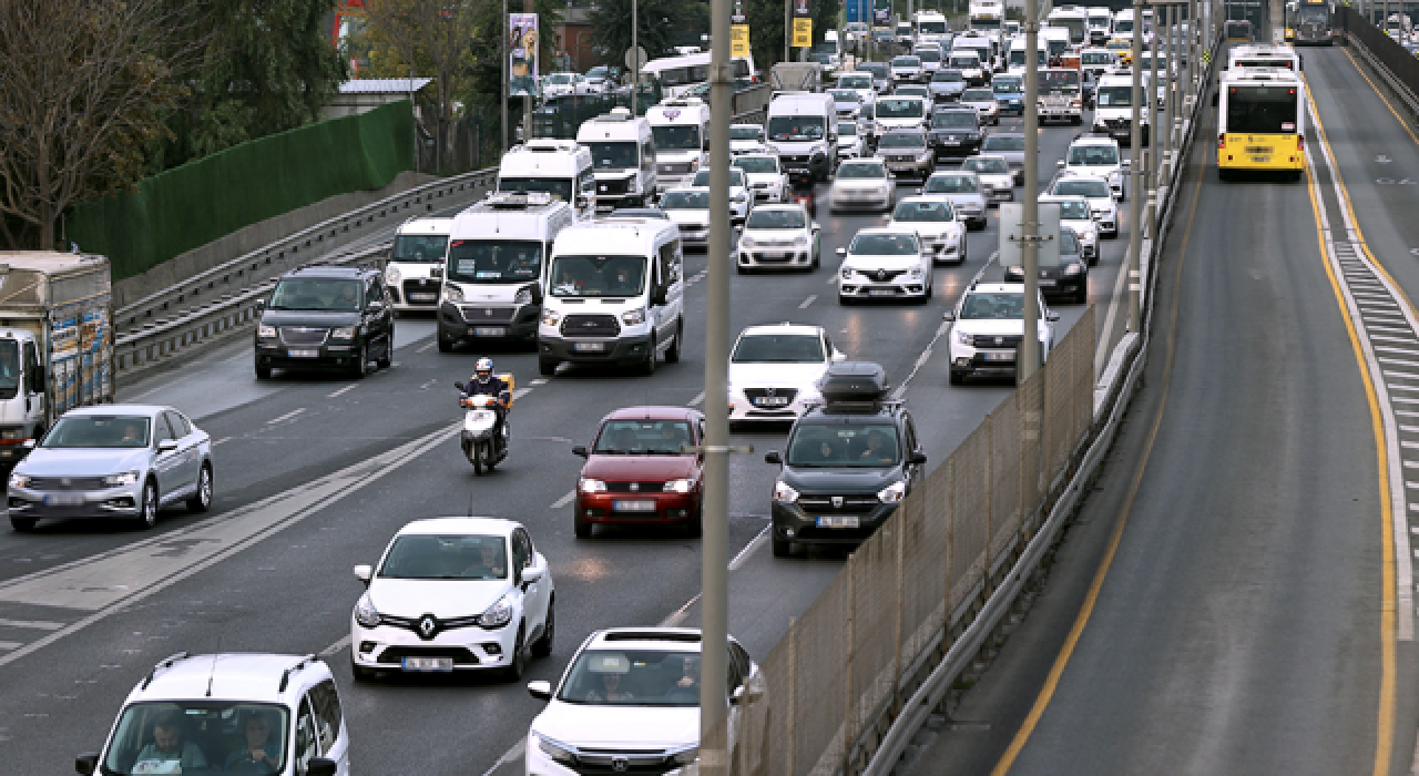 İstanbul'da sabah saatlerinde trafik yoğunluğu yüzde 53'ü gördü