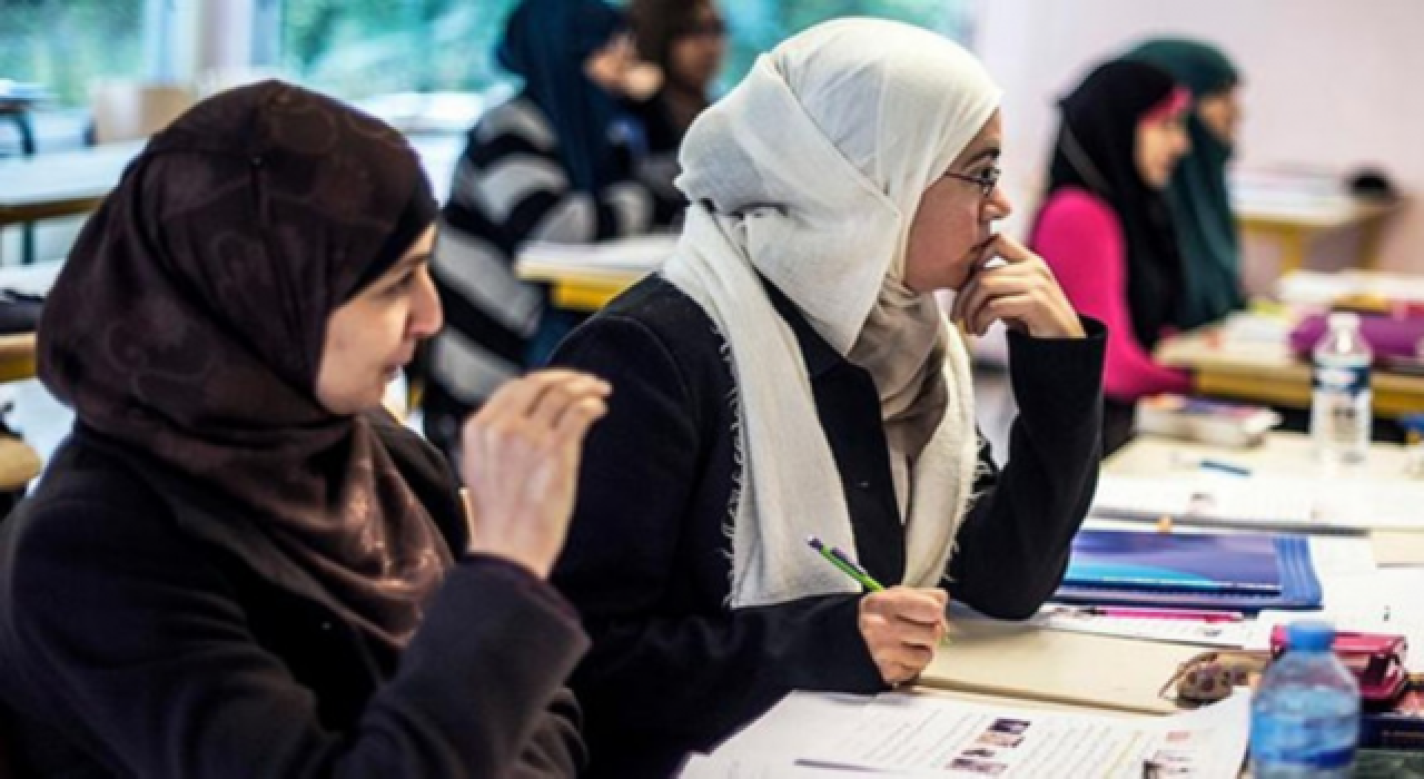 Özbekistan'da okullarda başörtüsü yasağı kalktı