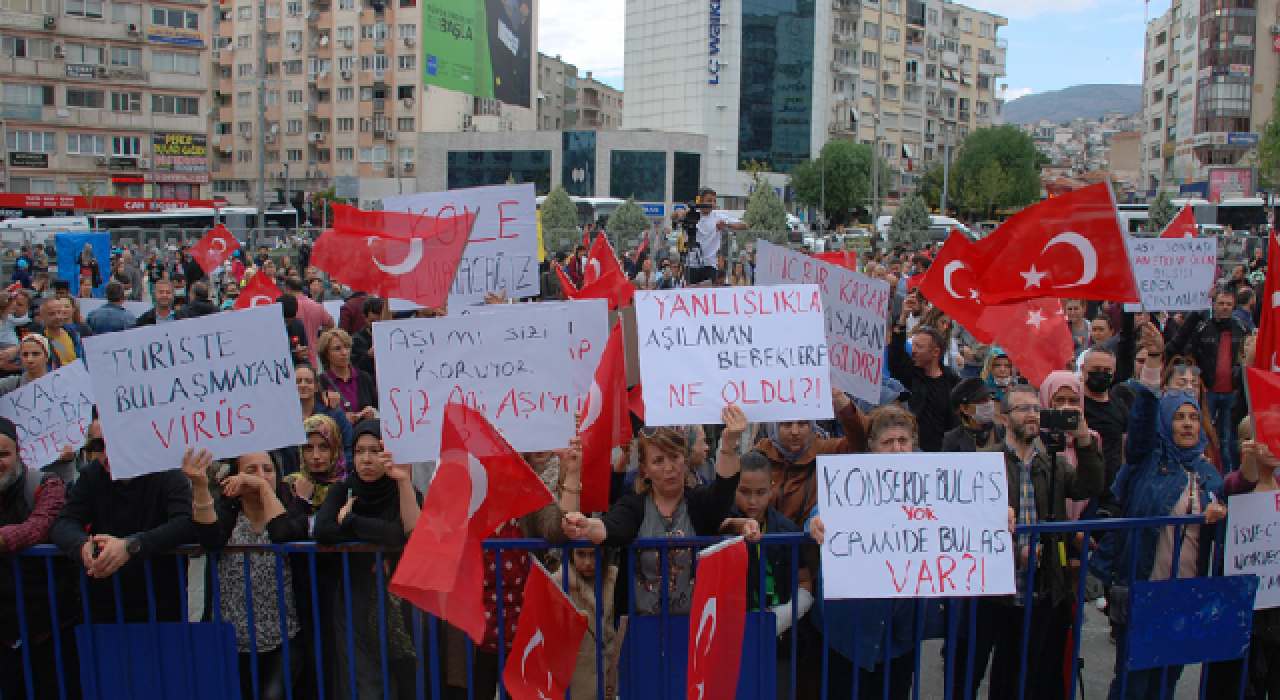 Aşı karşıtları İzmir'de toplandı