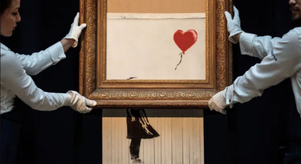 Banksy'nin ''Love Is In The Bin'' tablosu rekor fiyata satıldı