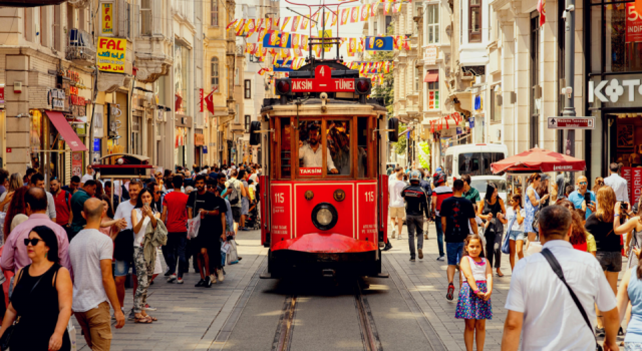 Beyoğlu Belediyesi İstiklal Sanat Galerisi, sanatseverlere kapısını açıyor