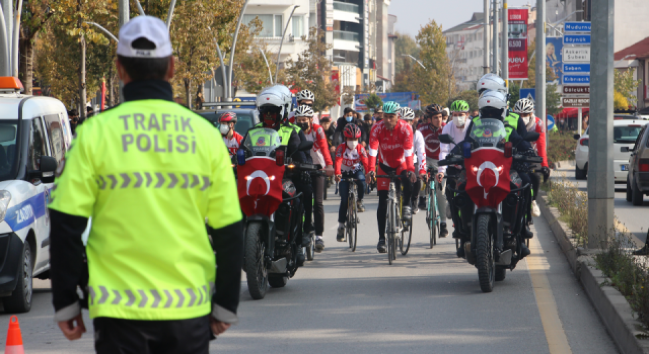 Bisiklet pedalları Cumhuriyet ruhuyla çevrildi