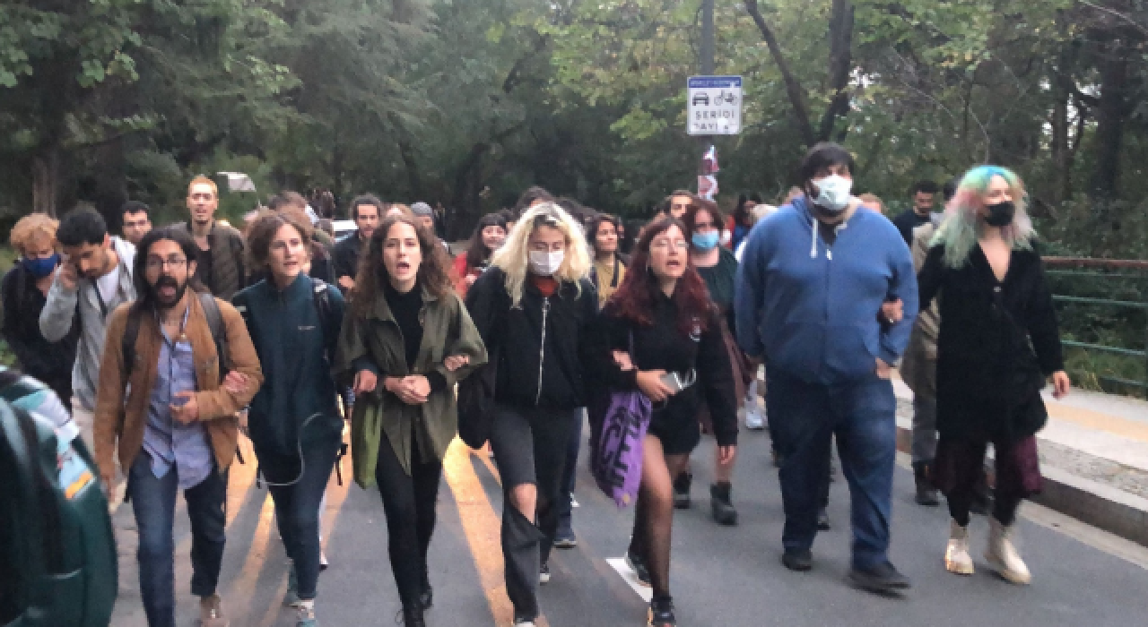 Boğaziçi'nde rektörü protesto eden 10 öğrenci gözaltına alındı