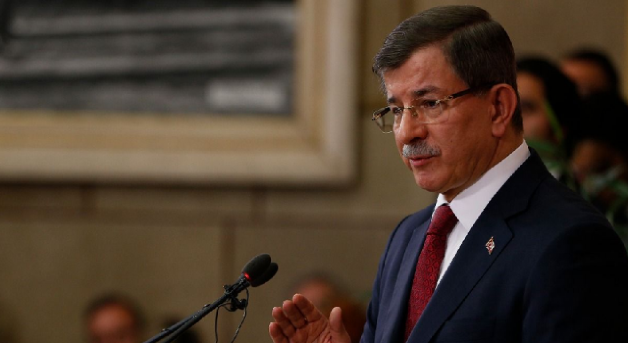 Davutoğlu, Cumhurbaşkanı Erdoğan'ın "istenmeyen kişi" talimatına tepki gösterdi