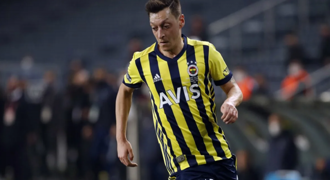 Fenerbahçeli Mesut Özil'den oyundan çıkarken gösterdiği sert tepkiye ilişkin açıklama