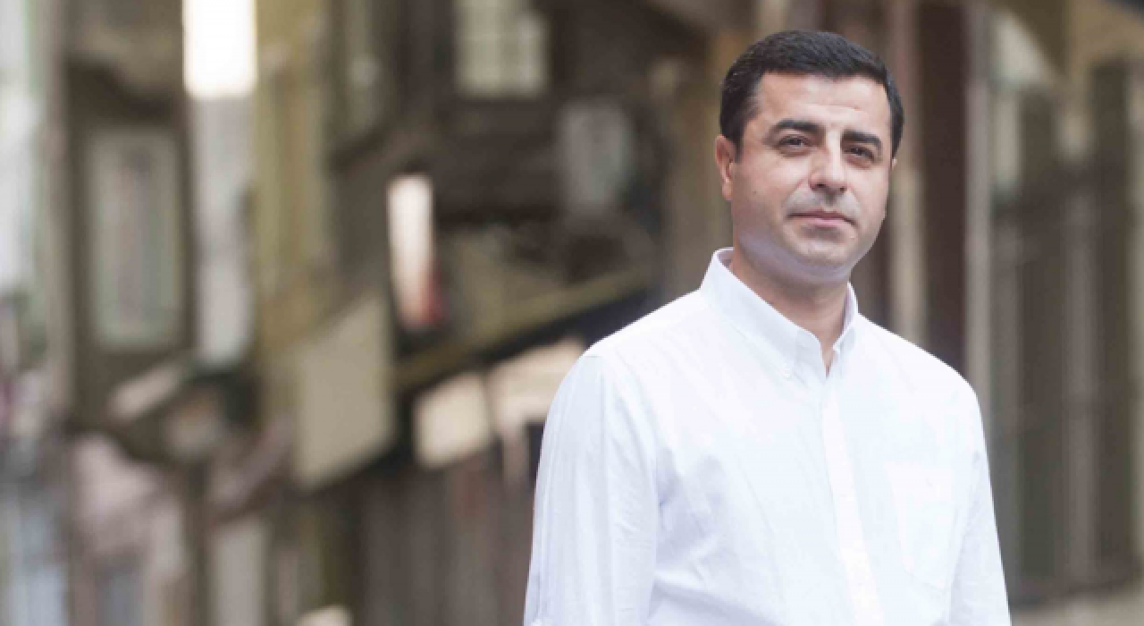 Selahattin Demirtaş'tan "demokrasi" yazısı