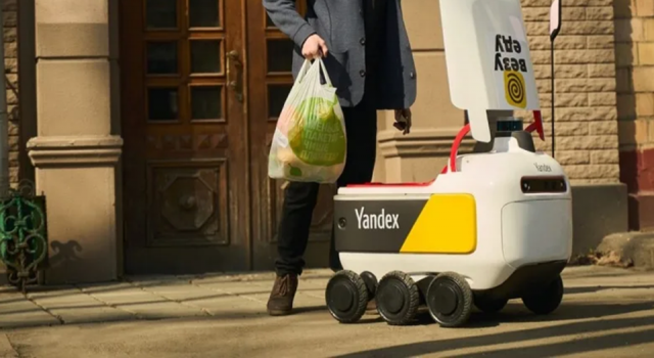 Yandex, Rusya'da robotlarla yemek teslimatına başladı