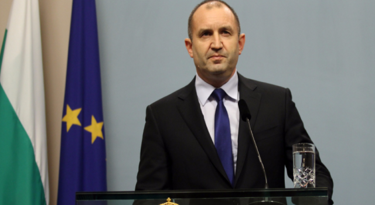 Bulgaristan'da cumhurbaşkanlığı seçimini Rumen Radev kazandı