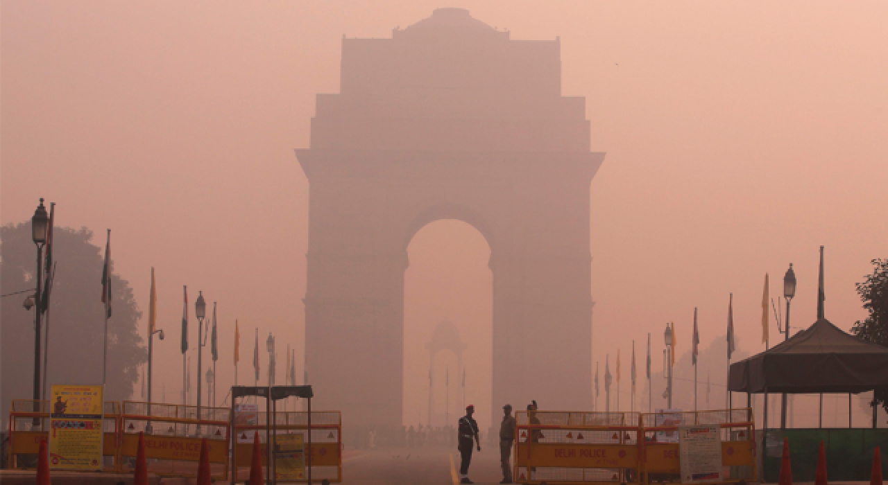 Delhi'de hava kirliliği: Okullar ve üniversiteler kapandı