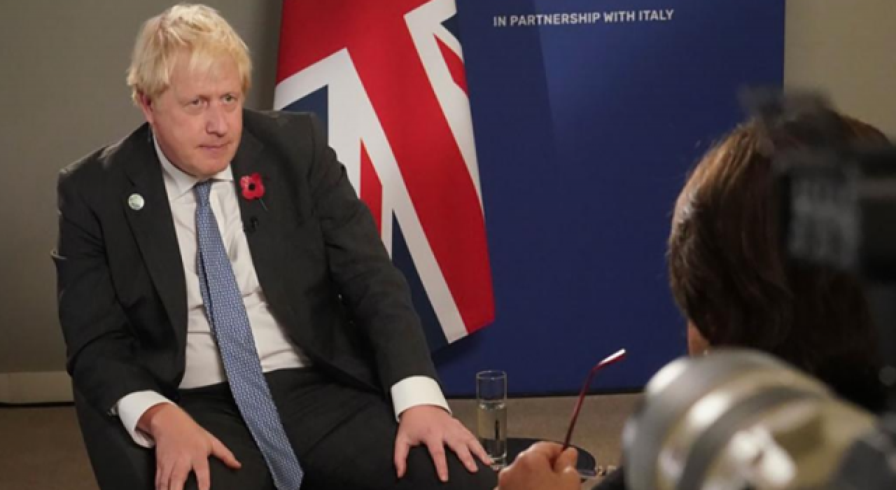 İngiltere Başbakanı Boris Johnson İklim Zirvesi'ne kiralık takım elbiseyle katıldı