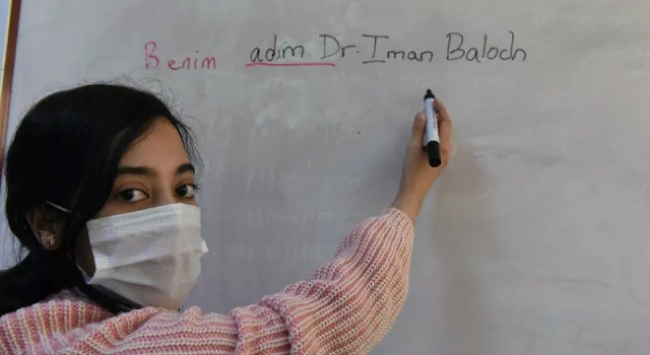 Pakistanlı Doktor Iman Baloch, Türkçe öğrenmek için Çorum'da