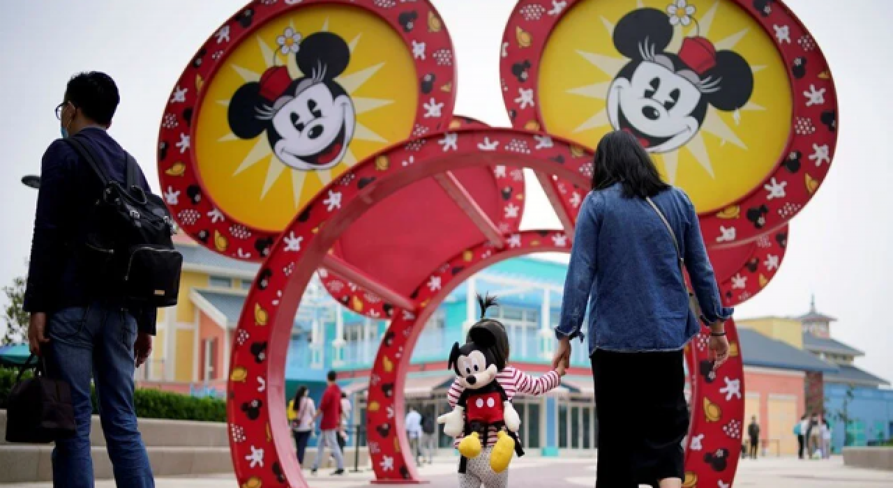 Şangay Disneyland Parkı 1 corona virüs vakası yüzünden kapatıldı