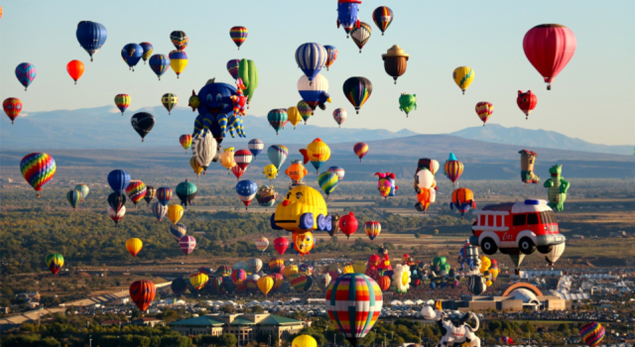 Sıcak hava balonu eve çarptı