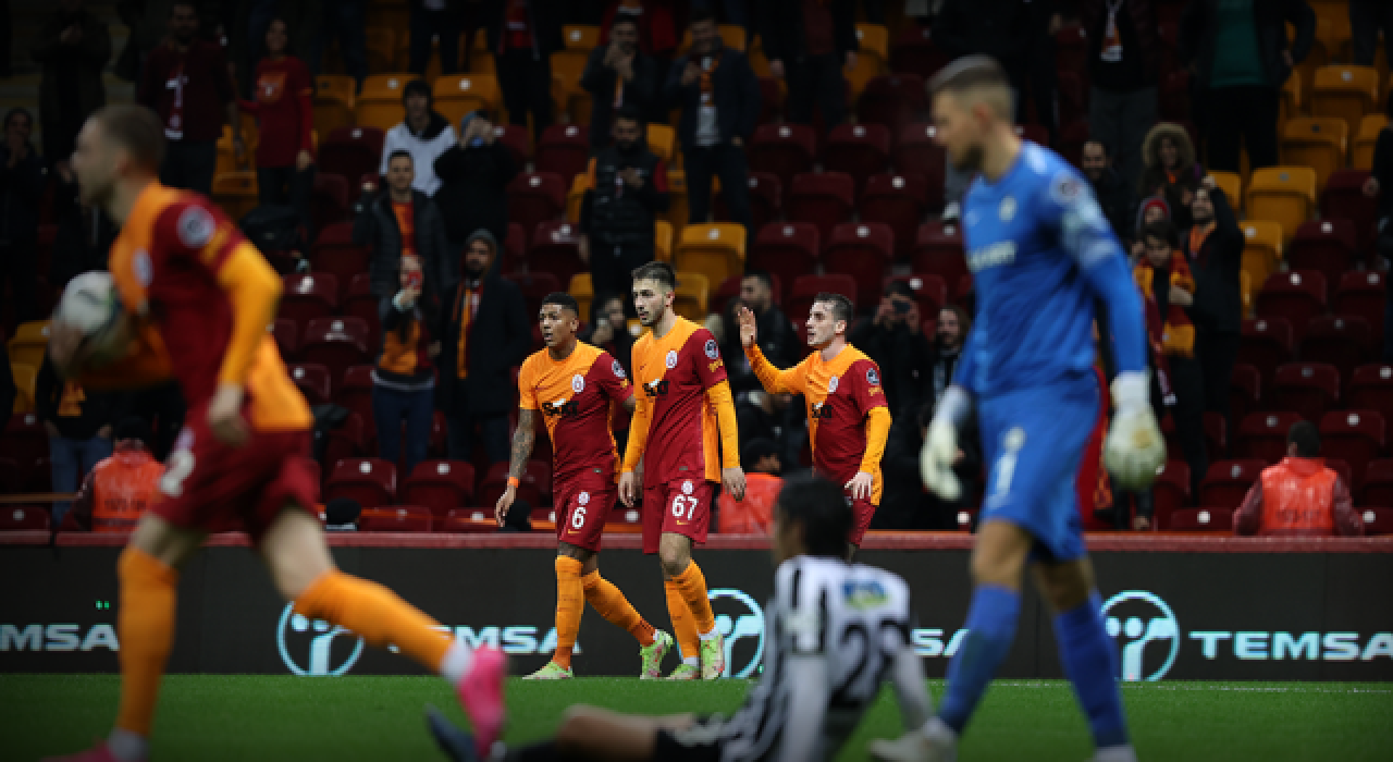 Galatasaray, galibiyet hasretini sürdürdü: 2-2