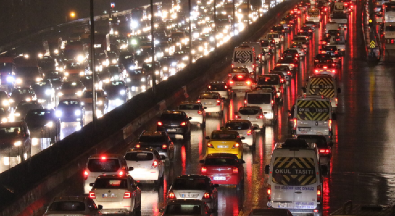 İstanbul'da fırtına bir anda bastırdı!