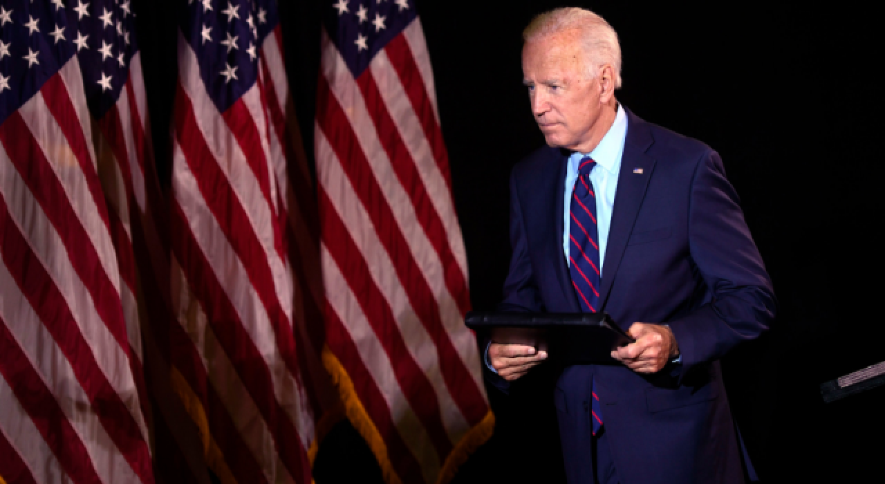 Joe Biden, Amerika'nın dev savunma bütçesini onayladı