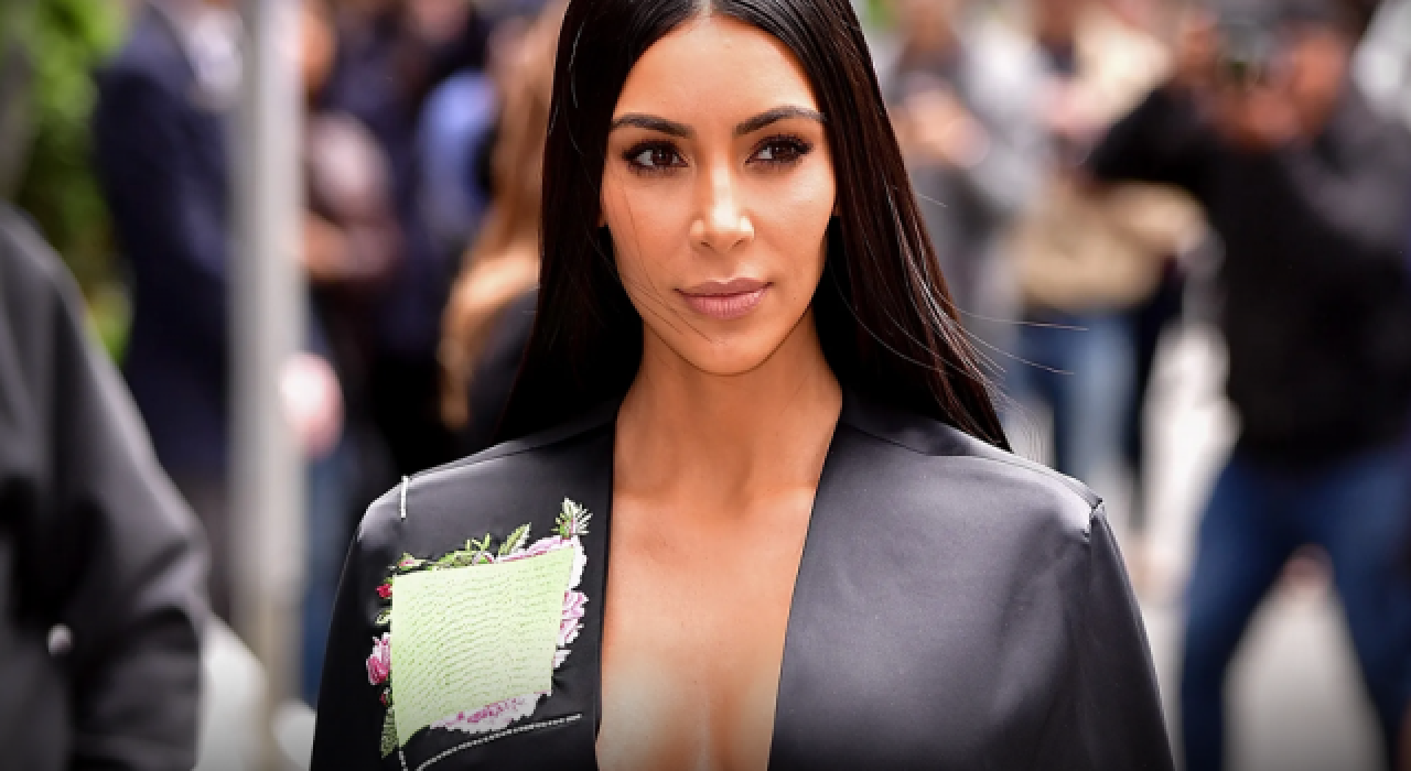 Kim Kardashian'dan ilginç çocuk uyandırma yöntemi!