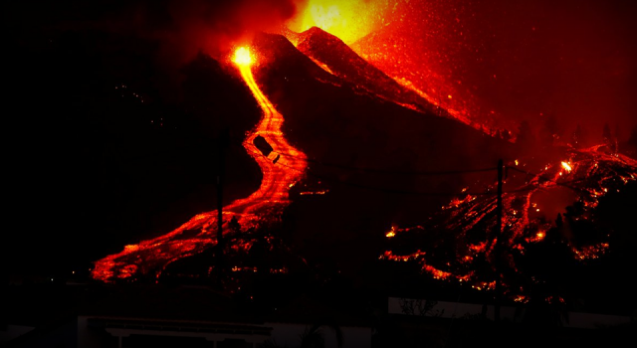 La Palma Adası'ndaki yanardağ günler sonra söndü!