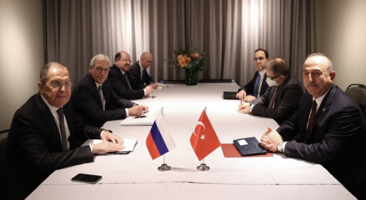 Mevlüt Çavuşoğlu, Rus mevkidaşı Sergey Lavrov ile görüştü