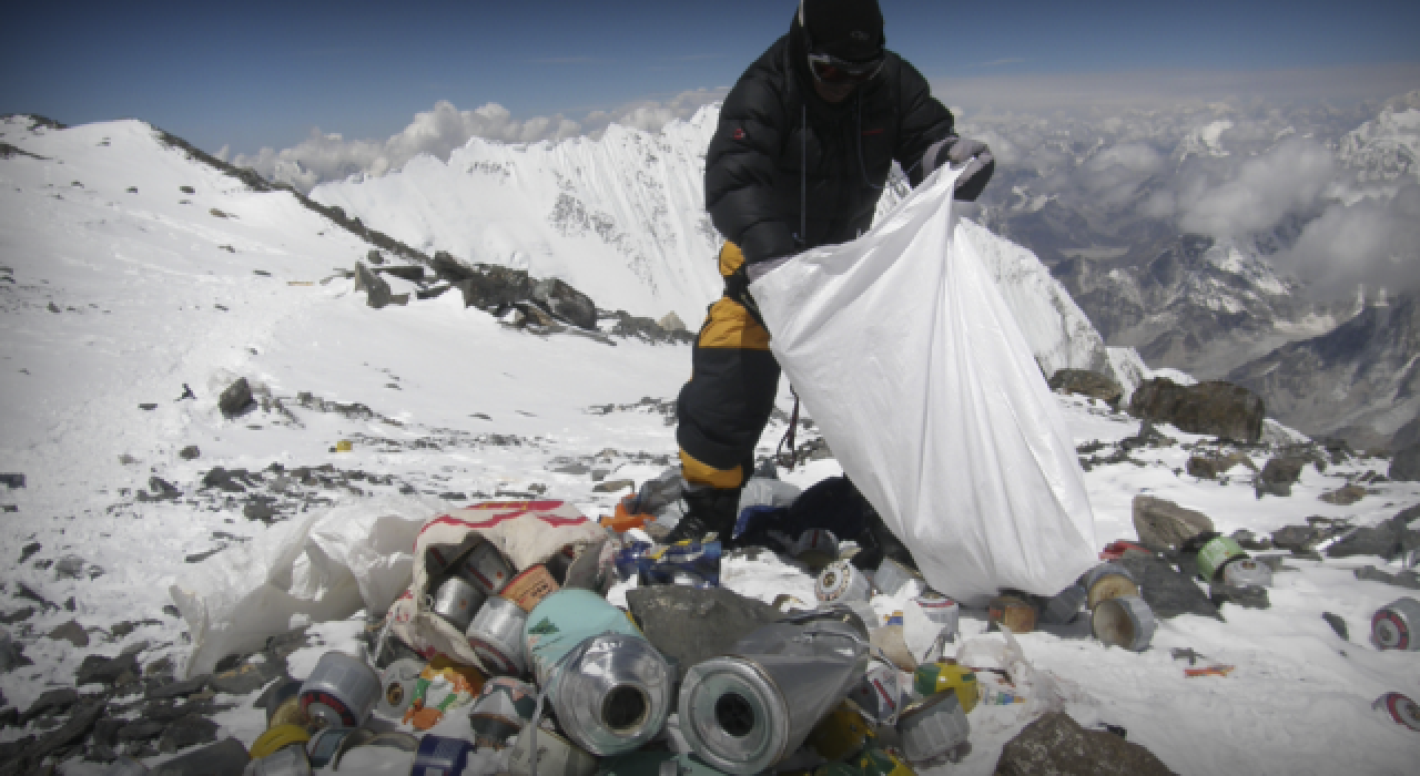 Mikro plastik kirliliği Everest Dağı'nın zirvesine ulaştı!