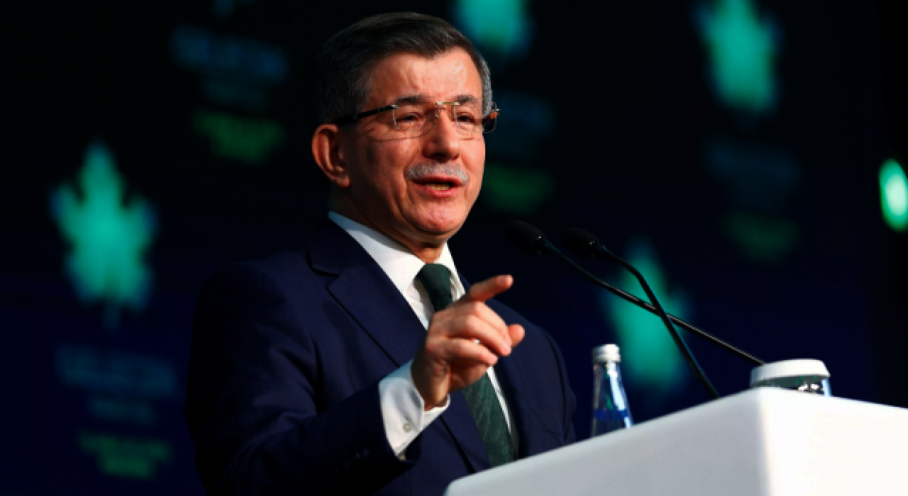 Ahmet Davutoğlu: Çocukları siyasete alet etmeyin