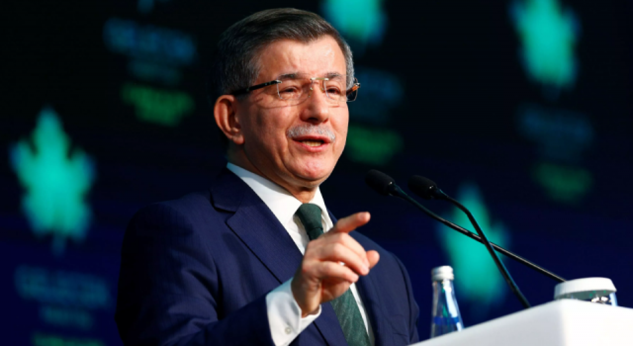 Ahmet Davutoğlu'ndan PCR testi tepkisi