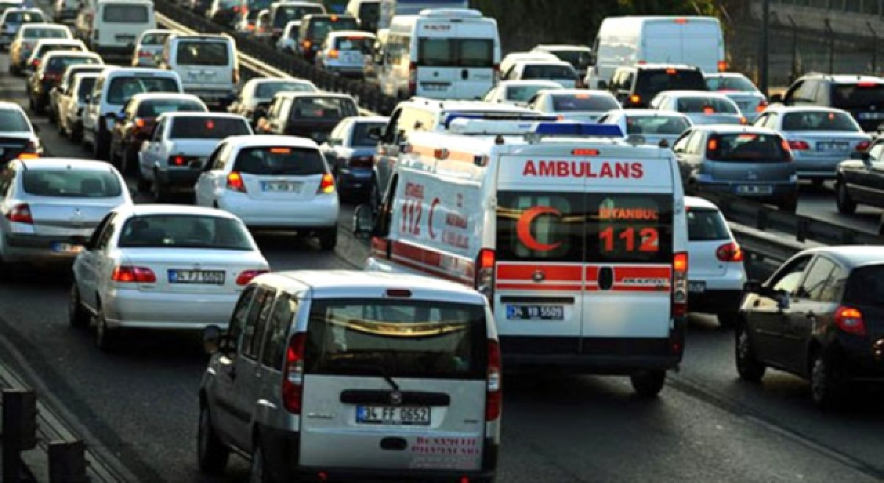 Ambulansa yol verirken fermuar sistemi nedir?